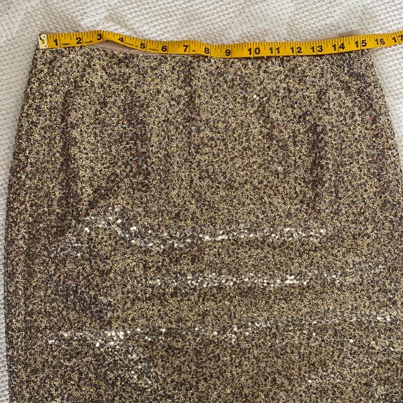 New with original tag gold sequins skirt. Size 6 Party Holiday! - Picture 7 of 16